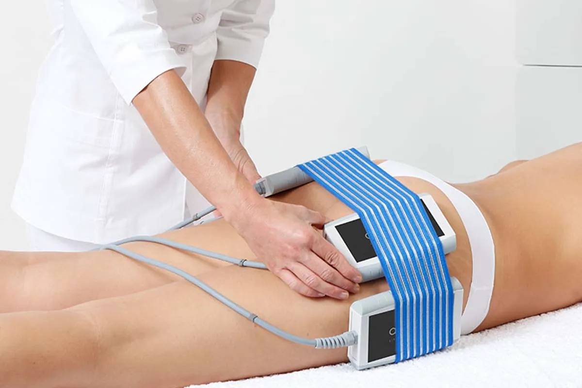 Lipólisis corporal no invasiva Tratamiento de lipólisis con electrodos azules aplicados en glúteos